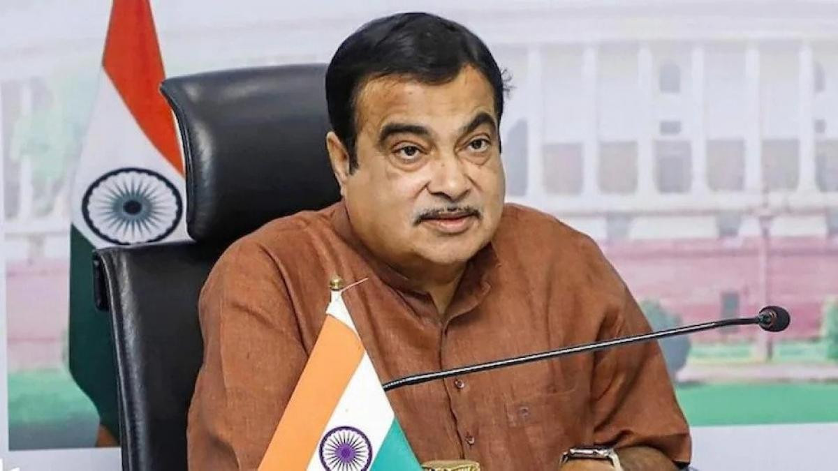 I try to hide my face in meetings abroad, said Nitin Gadkari on road accidents