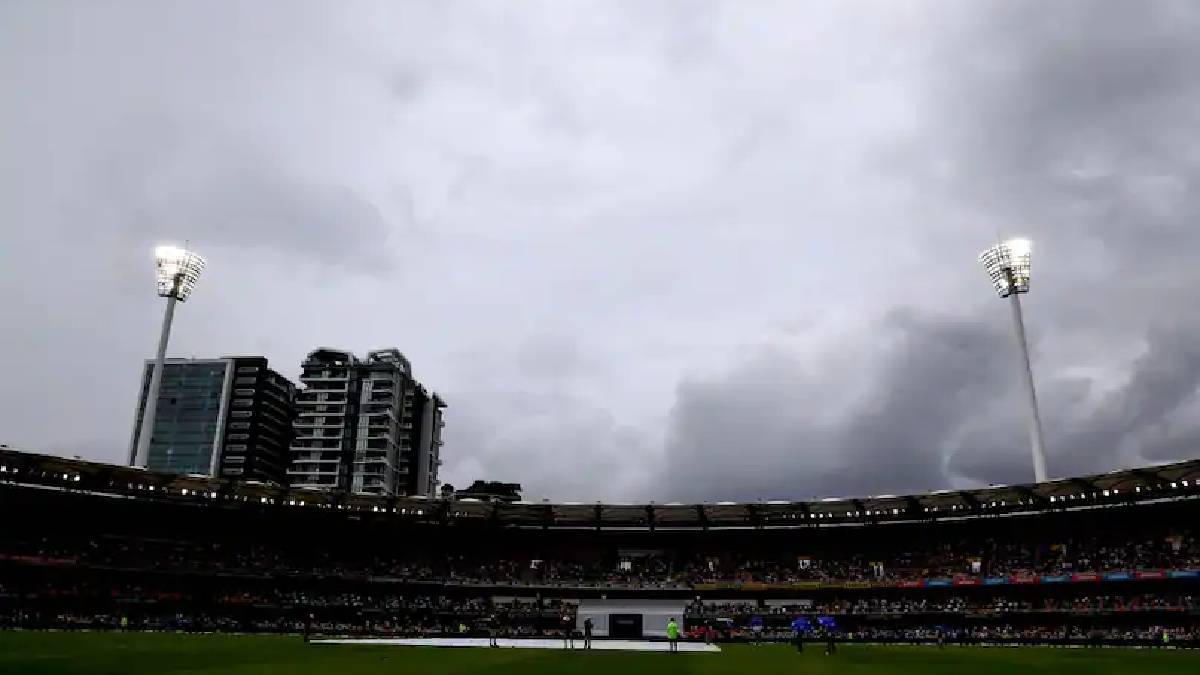 brisbane test ind won toss and elected field