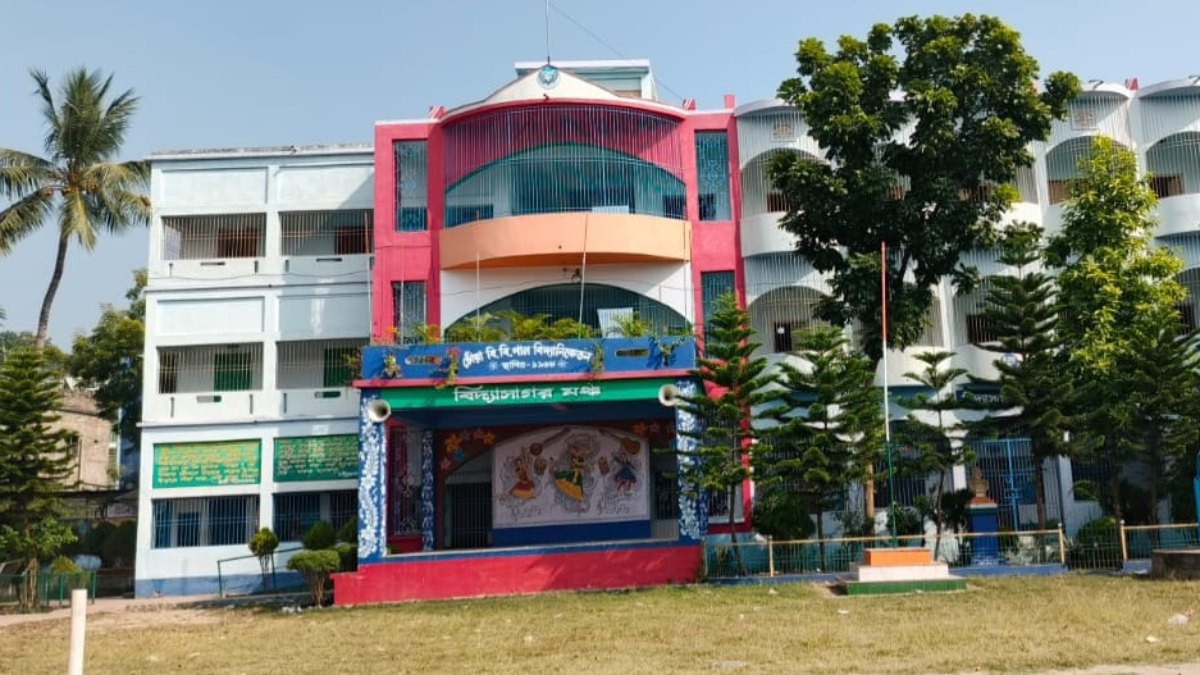 This Murshidabad school allegedly collected fines from students for low attendance