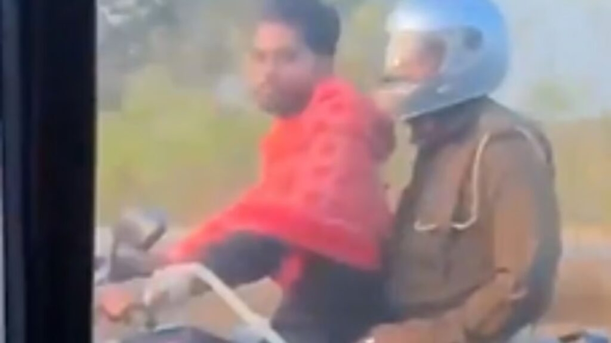 UP Police makes prisoner drive bike, video goes viral gnr