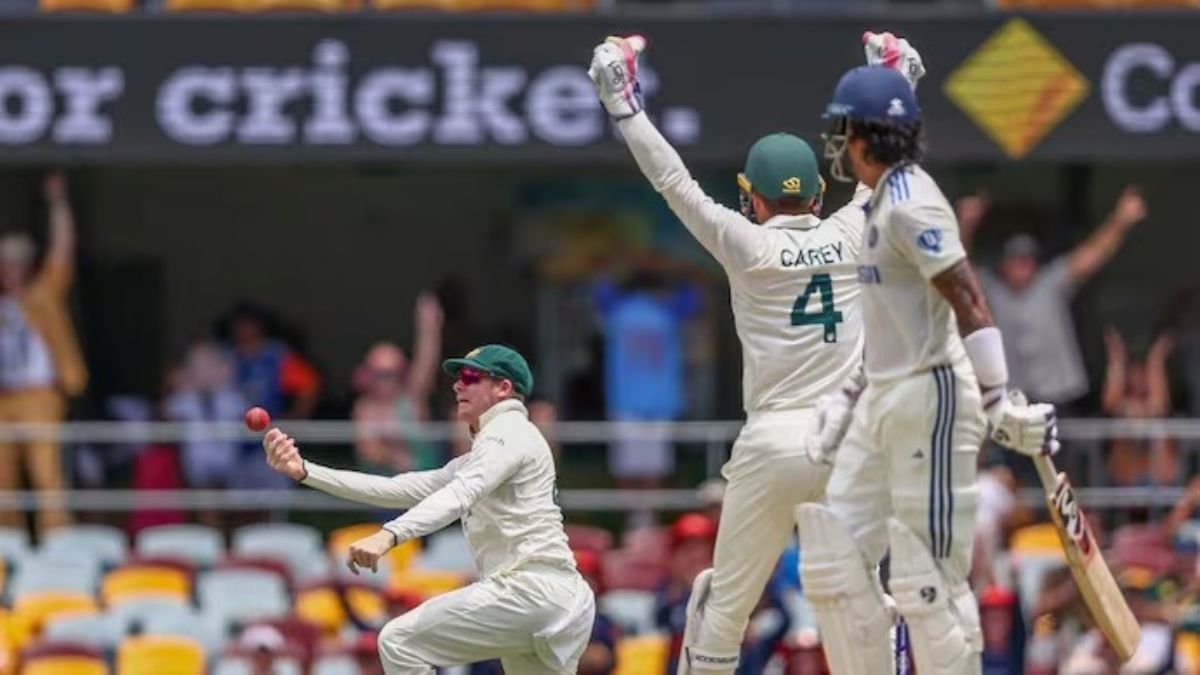  Steve Smith celebrates after taking a stunning slip catch to dismiss KL Rahul in Border Gavaskar trophy