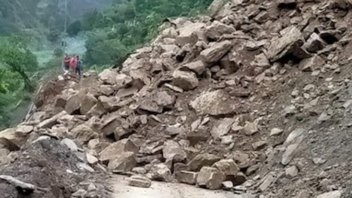 Sudden landslide in North Sikkim bound road hit tourism