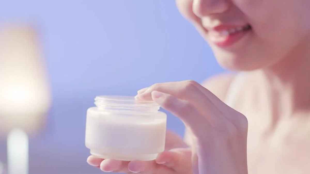 this home made natural cream made by almond can improve your skin tone and prevent wrinkles