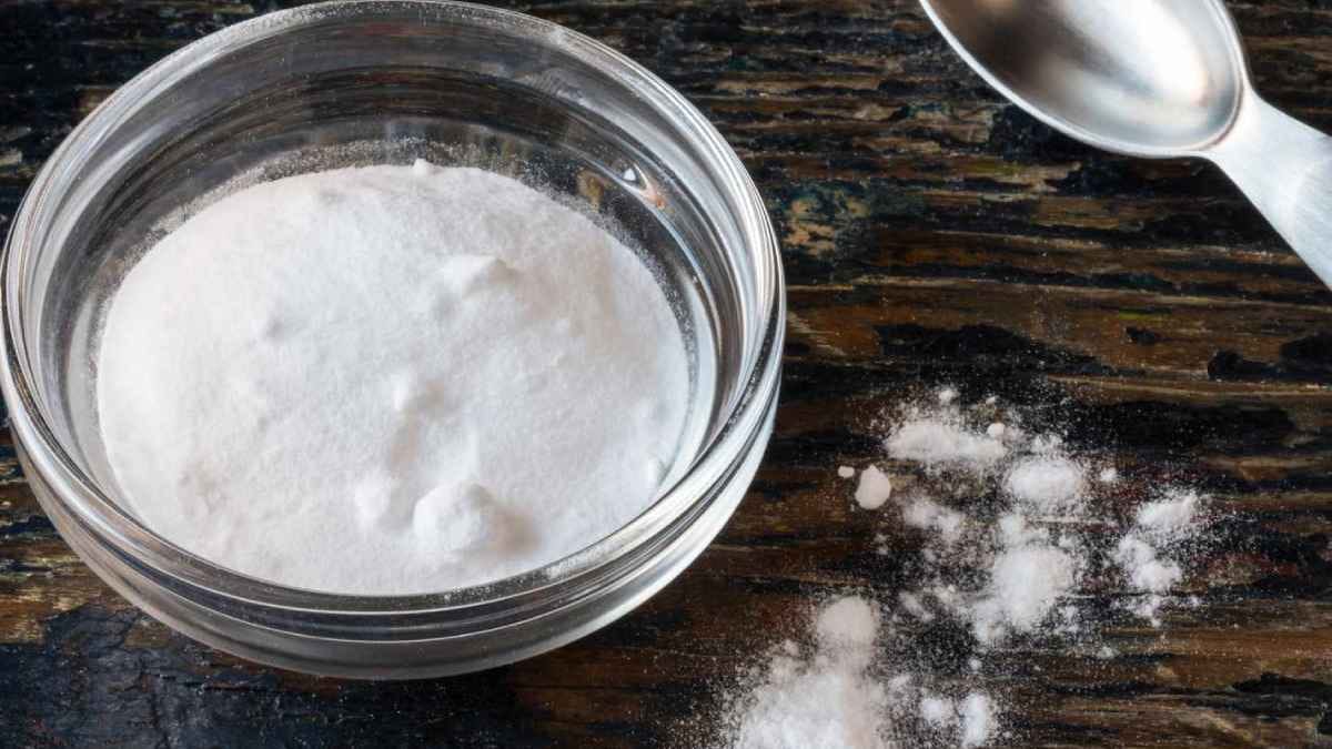 baking soda can improve your skin tone clear skin pores also