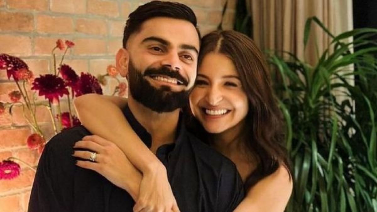 Virat Kohli and his wife Anushka Sharma were spotted taking a stroll down a busy lane in Melbourne 