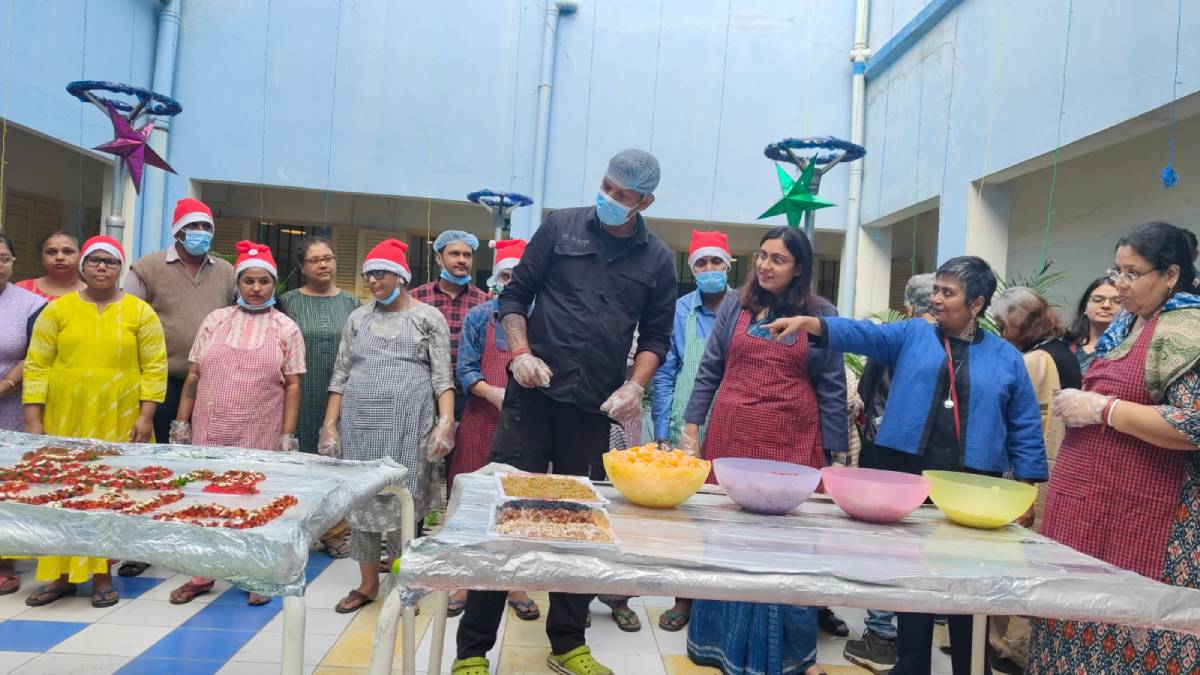 Social activist Ratnabali Ray and Piya Chakraborty arranged cake mixing festival at Pratyay with specially abled persons 