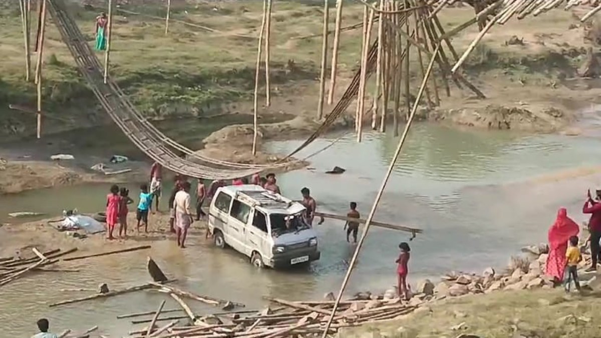 Car fell into the river in Murshidabad, several injured