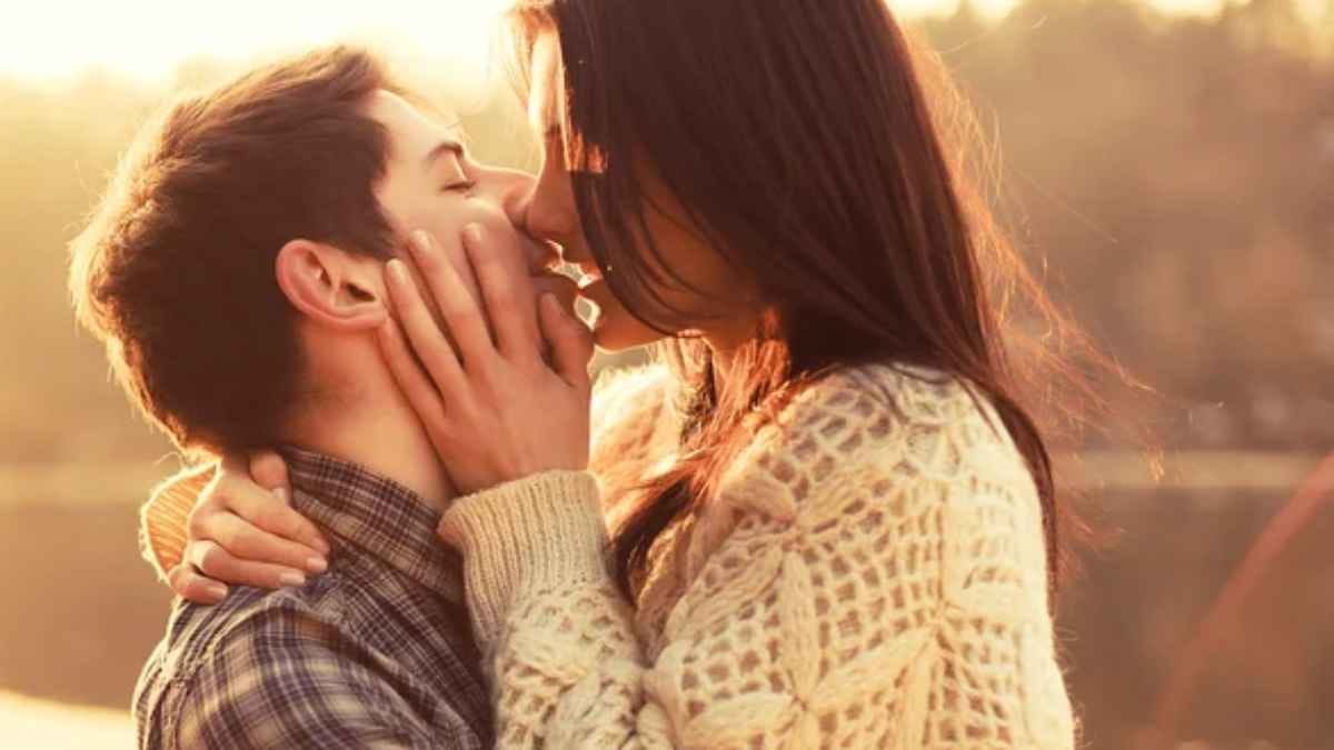  kissing have health benefits including helps to increase good hormones like serotonin and dopamine make lips soft 