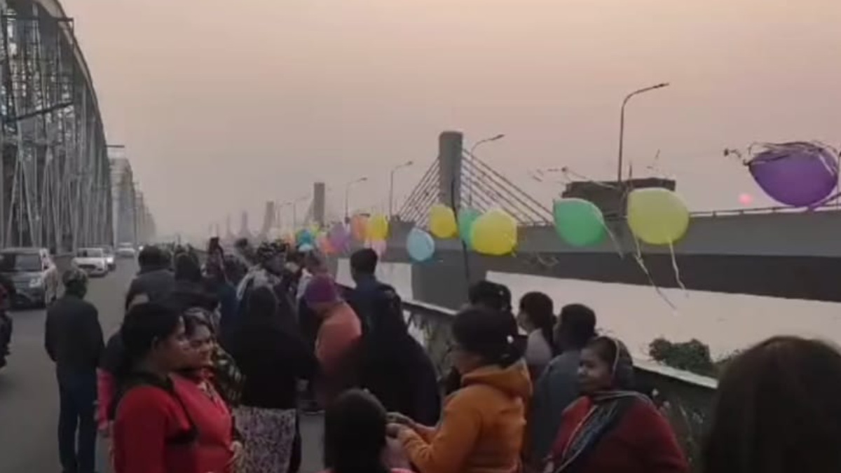 Vivekananda Setu turned 94, people celebrated with cake and balloons gnr