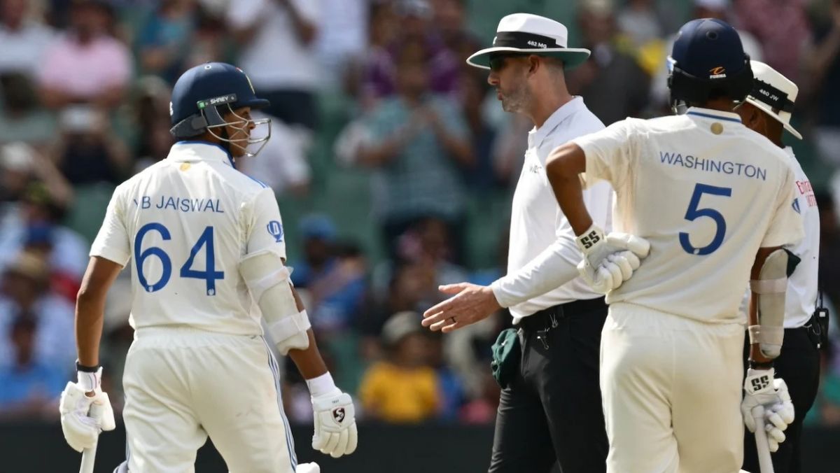  Sunil Gavaskar feels that the ball swung rather than hit Yashasvi Jaiswal's bat 