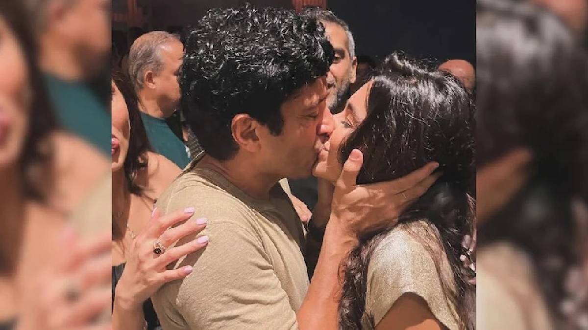 Bollywood director aka actor farhan akhtar and shibani dandekar s new year celebrations sealed with a kiss 