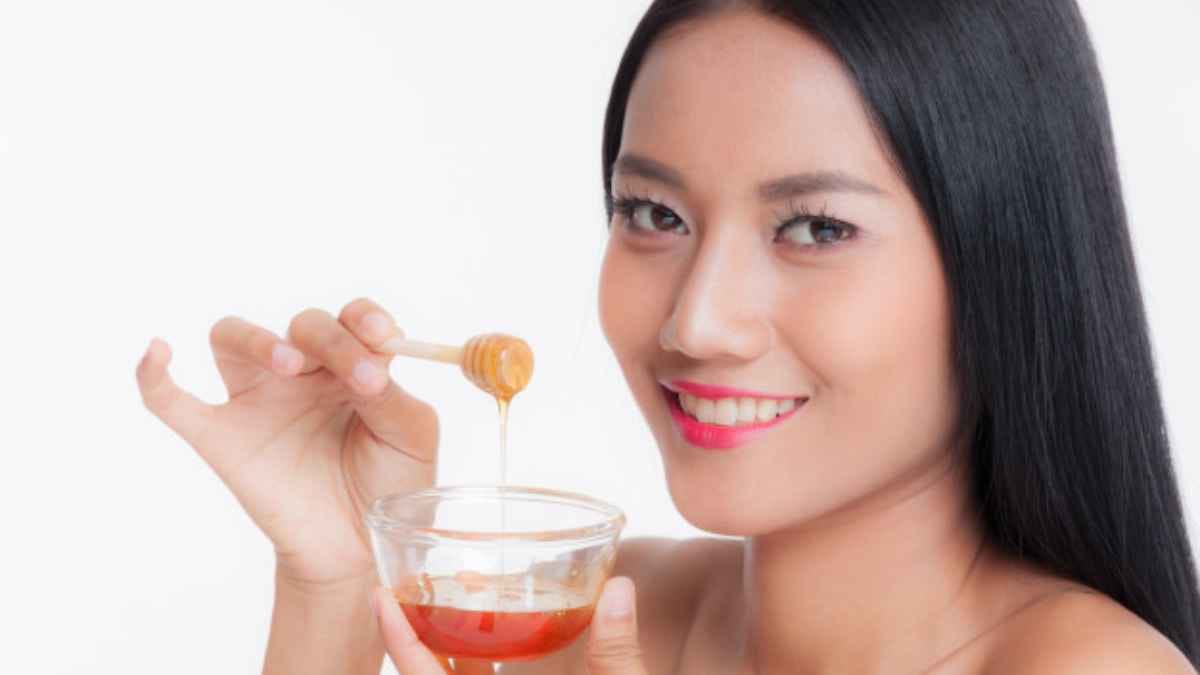 Usages of honey in face can remove any types of scars