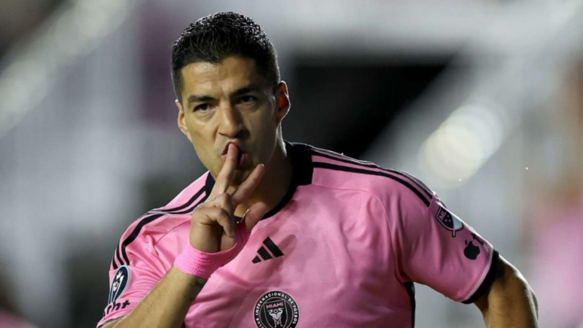 Uruguayan soccer player Luis Suarez was a hero during his vacation in Uruguay