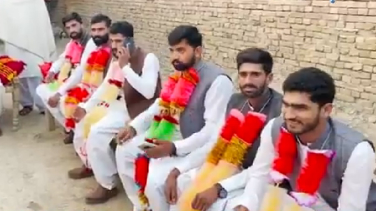 6 brothers married their 6 sister in Pakistan