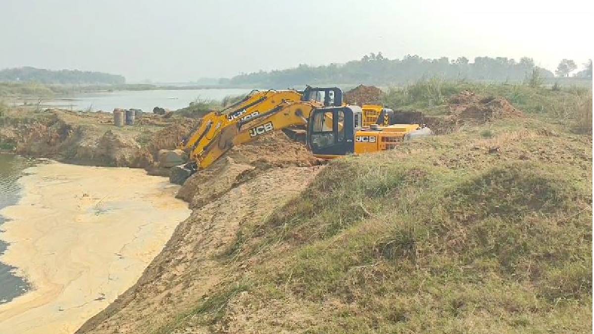 birbhum dm conducts raid at illegal sand