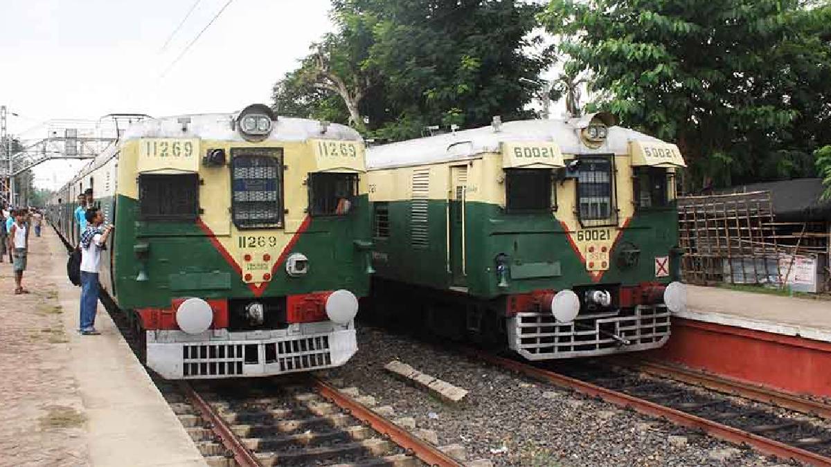 local train cancelled in dumdum dankuni section