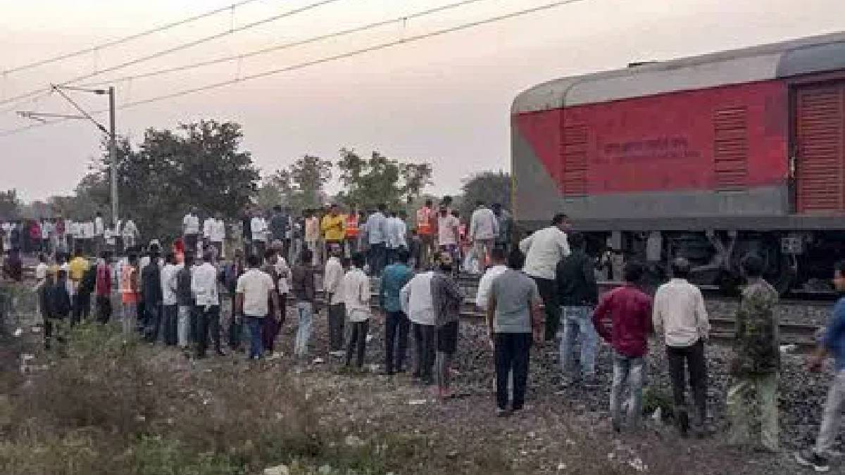 train accident in maharashtra, 13 dies