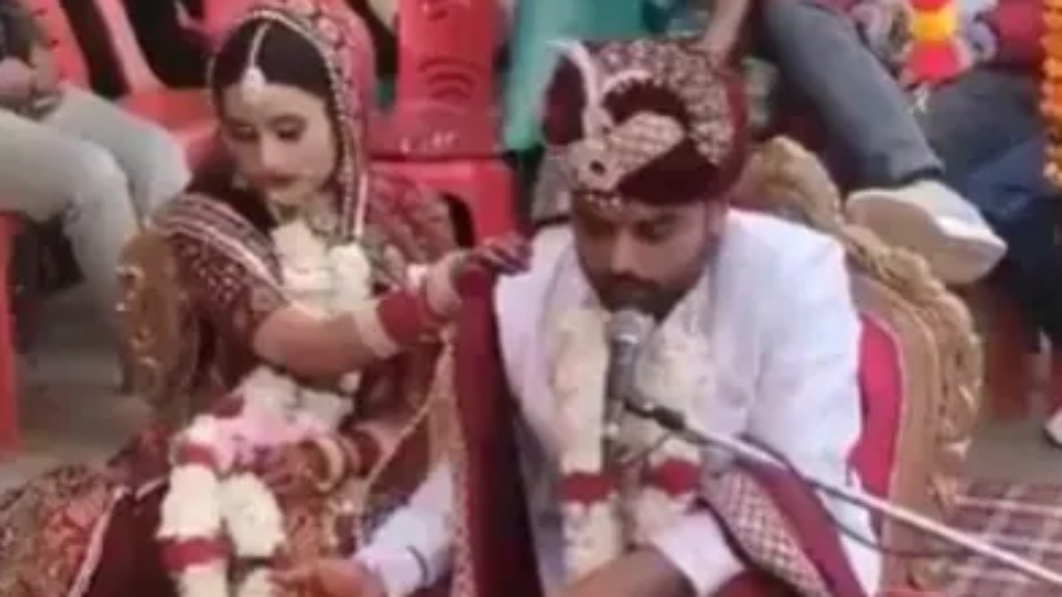 UP Groom takes charge as priest at his own wedding, chants Vedic mantras, video gone viral