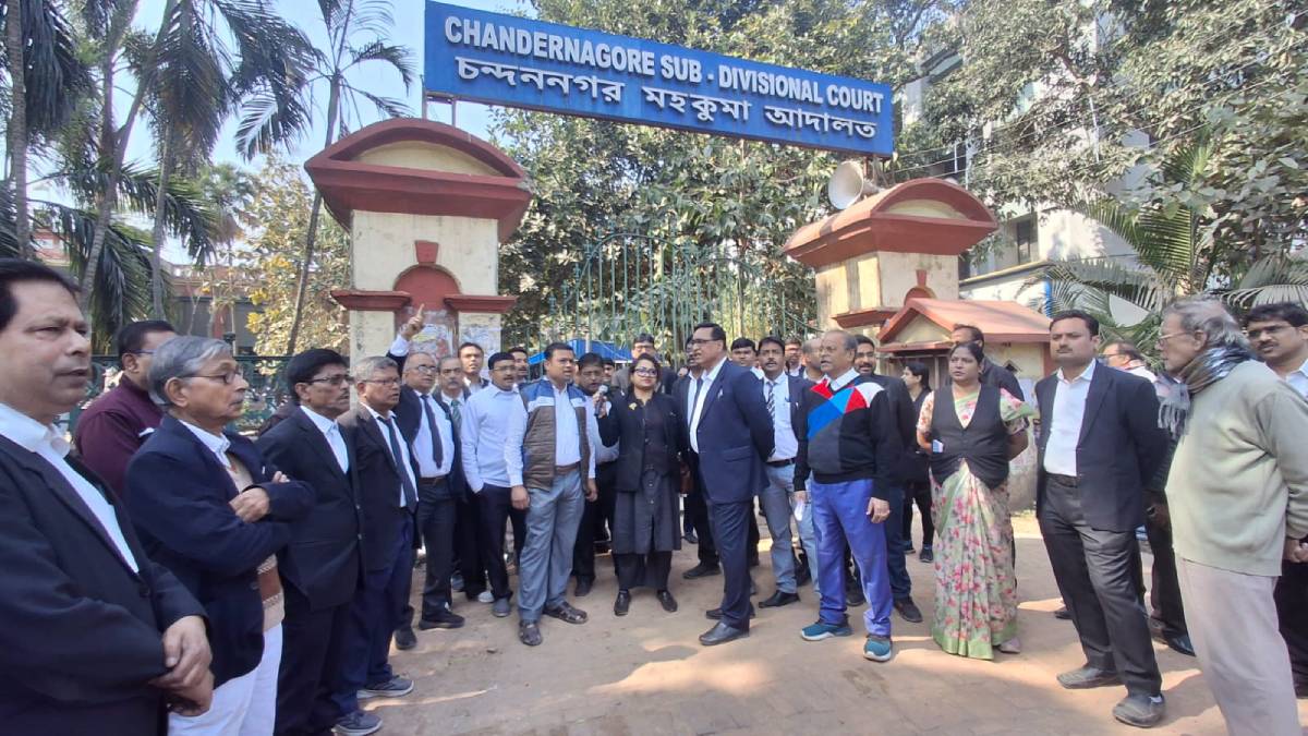 lawyer's protest at chandannagar court