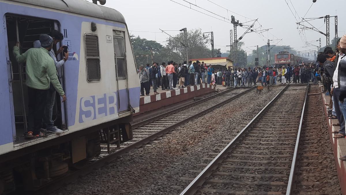 Technical snag delayed train movement at kulgachia station of South Eastern railway