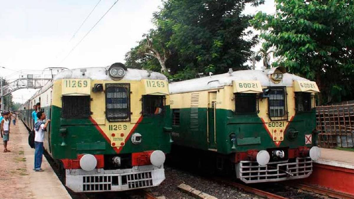 local train cancelled in sealdah south division