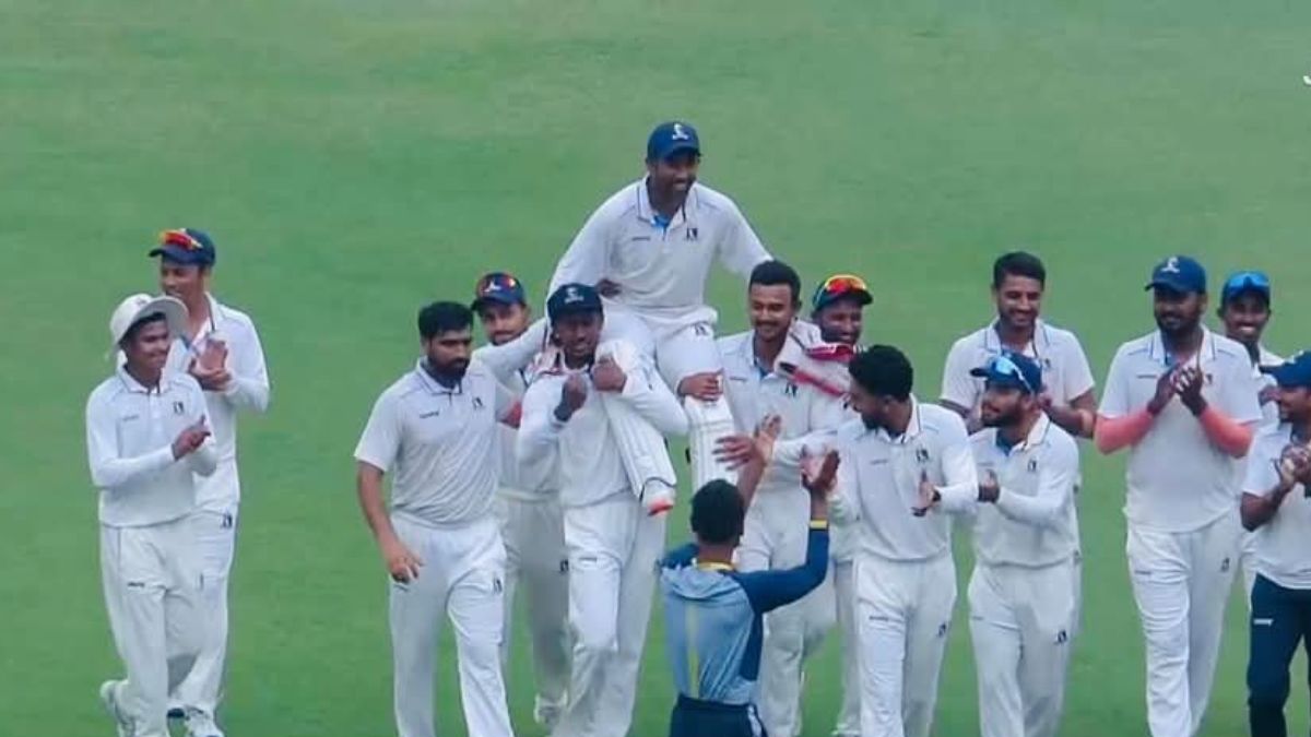 Wriddhiman Saha left the ground with  a fittest send off