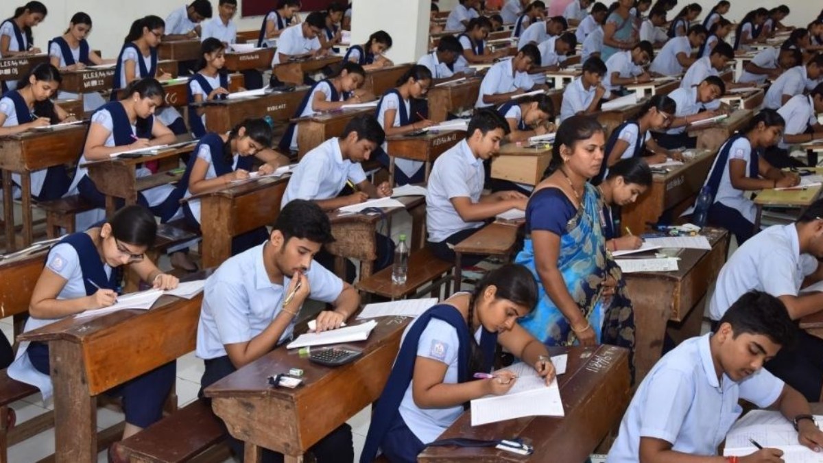 CBSE published the admit card for class 10 and 12, from where students can collect it