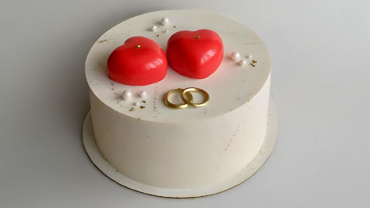 woman 'eats' gold ring boyfriend hid in cake before proposing marriage to her lif