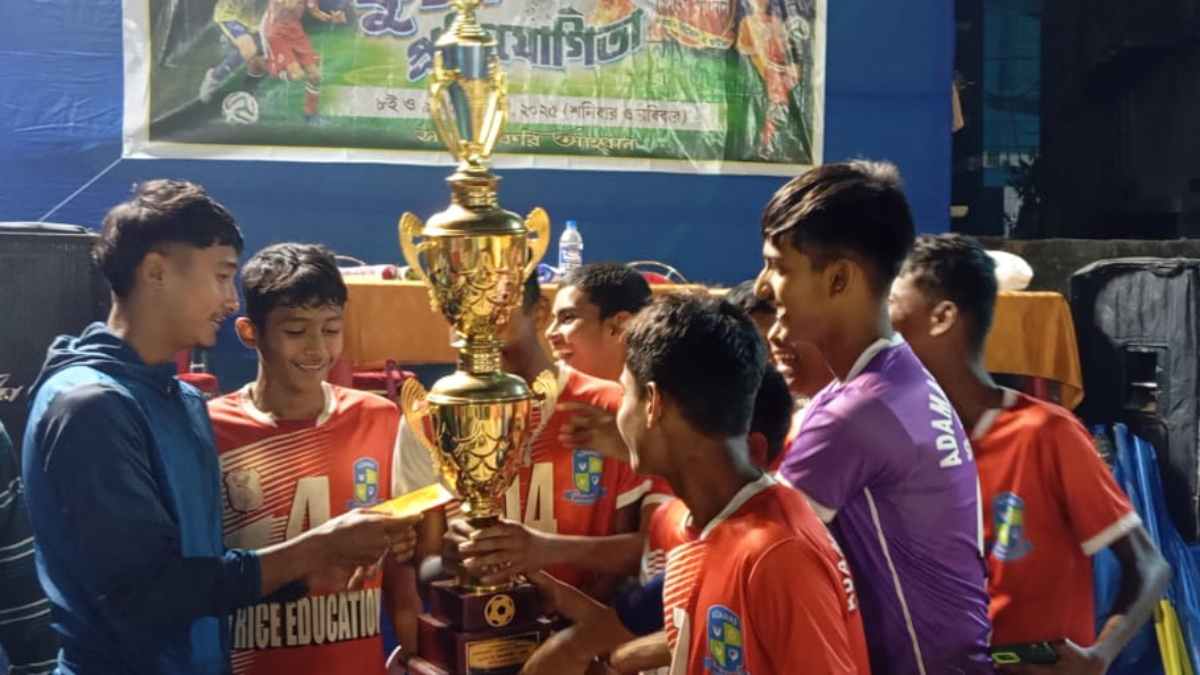 Baranagar Sporting club wins the football tournament, organised by Mouchak Athletics club of Belghoria 