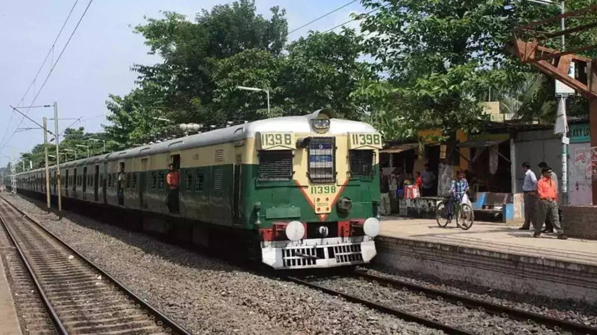 local train cancelled in howrah section